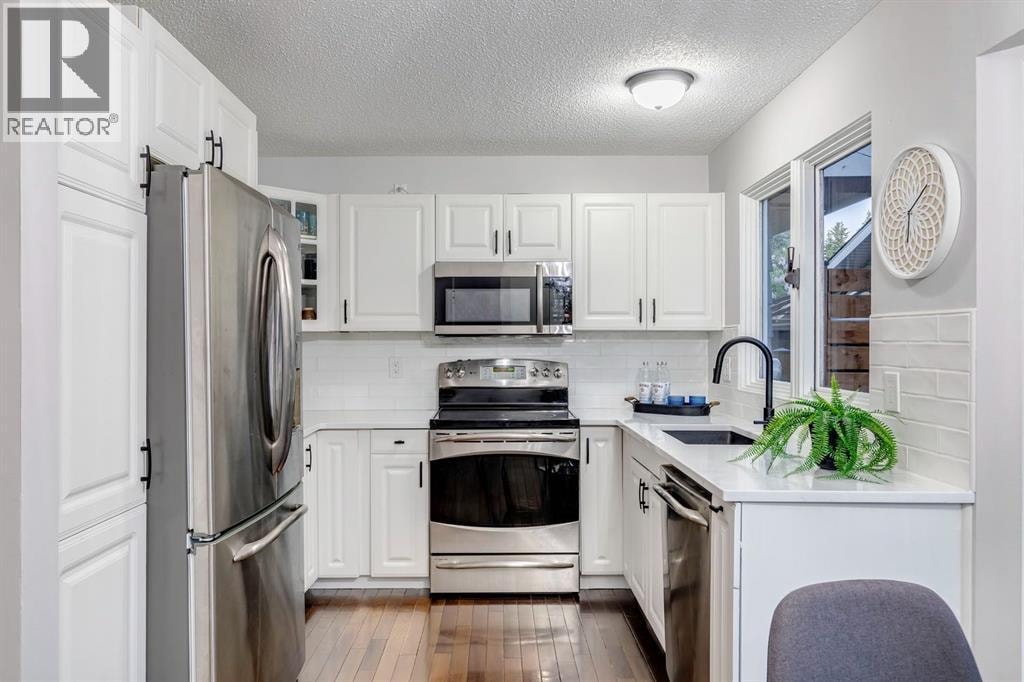 384 Midvalley Drive SE — photo 10