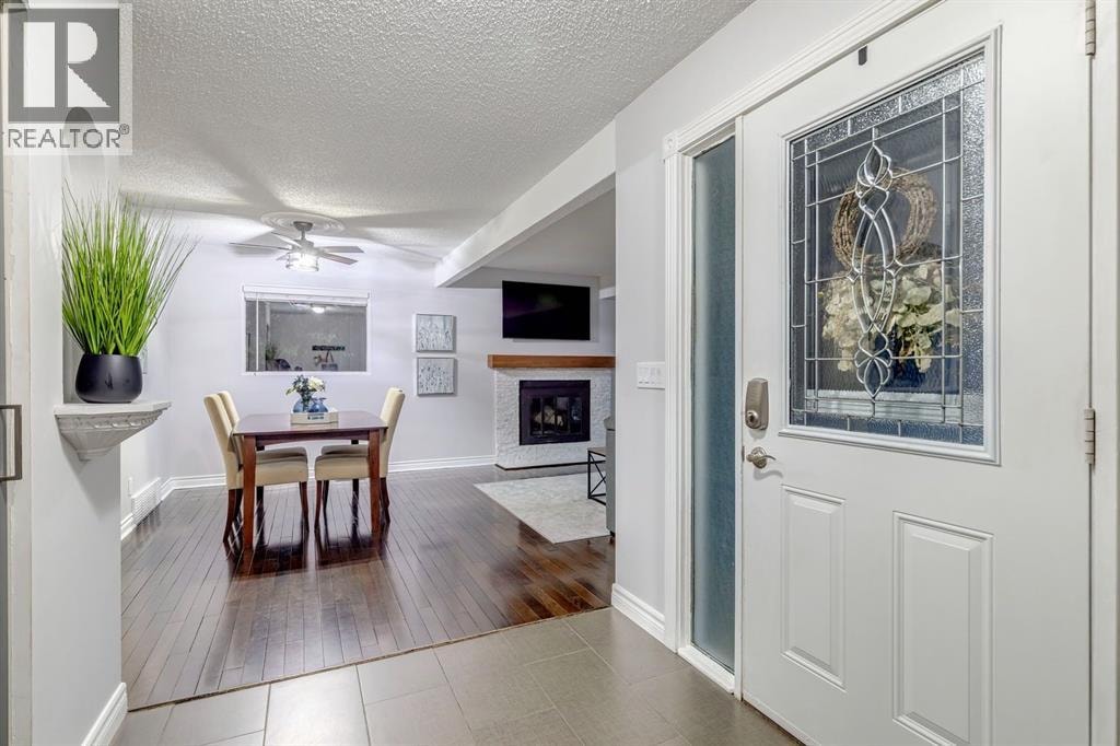 384 Midvalley Drive SE — photo 3