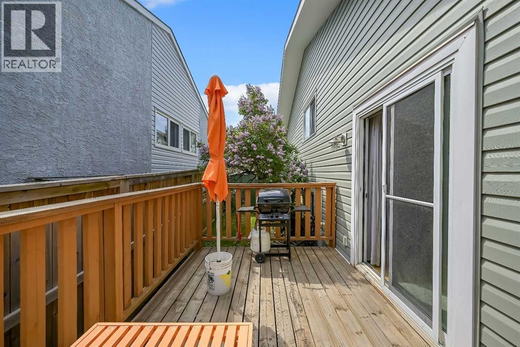 160 Strathcona Close SW — photo 22