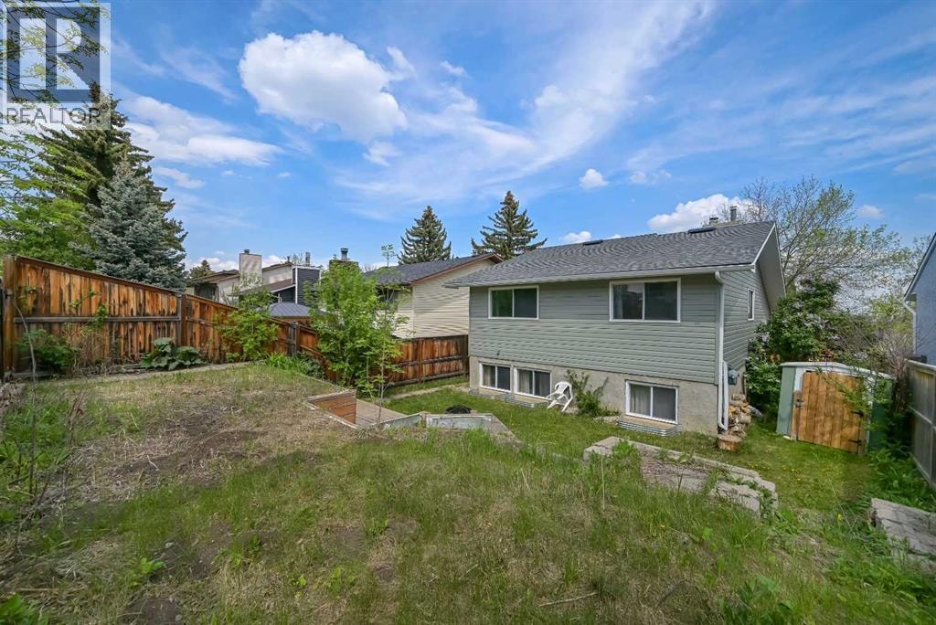 160 Strathcona Close SW — photo 24