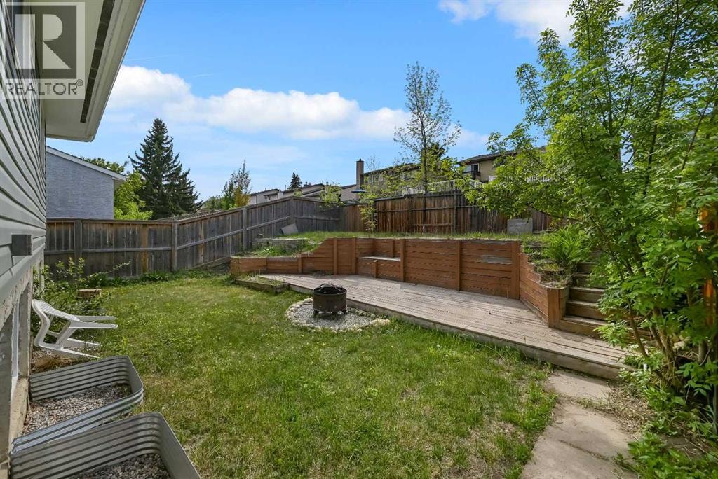 160 Strathcona Close SW — photo 23