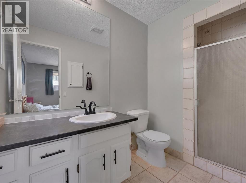 160 Strathcona Close SW — photo 14