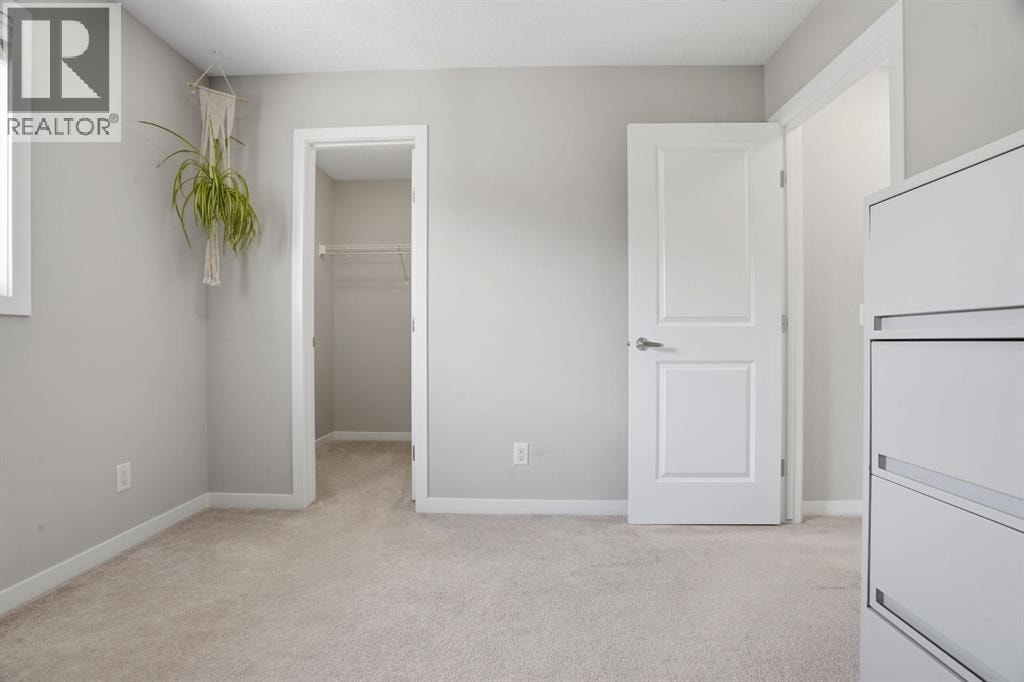 81 Mount Rae Heights — photo 34