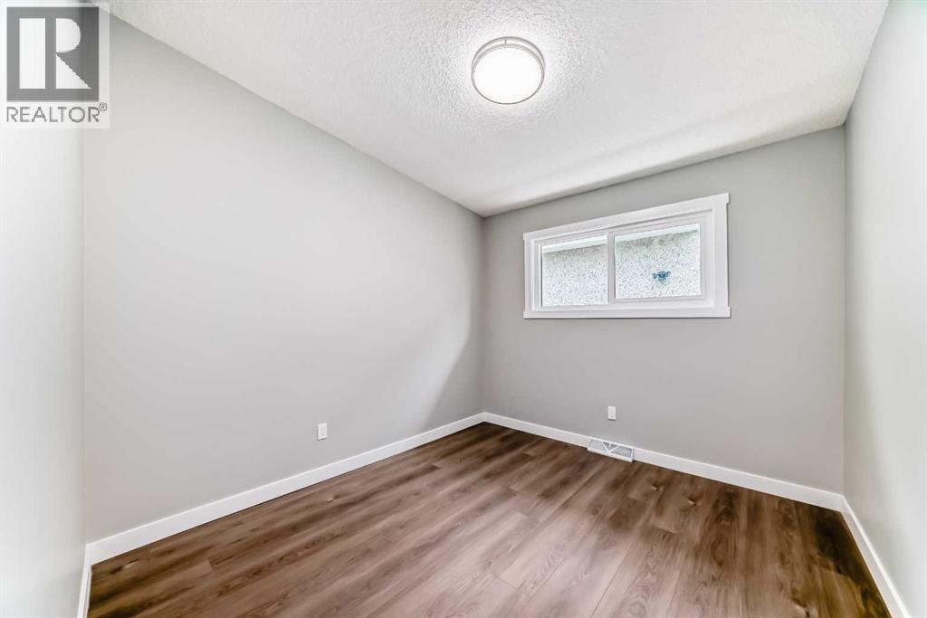 1635 24 Avenue NW — photo 16