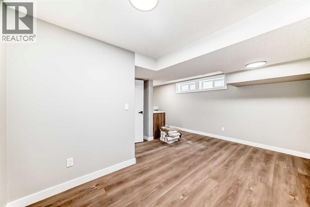 1635 24 Avenue NW — photo 24