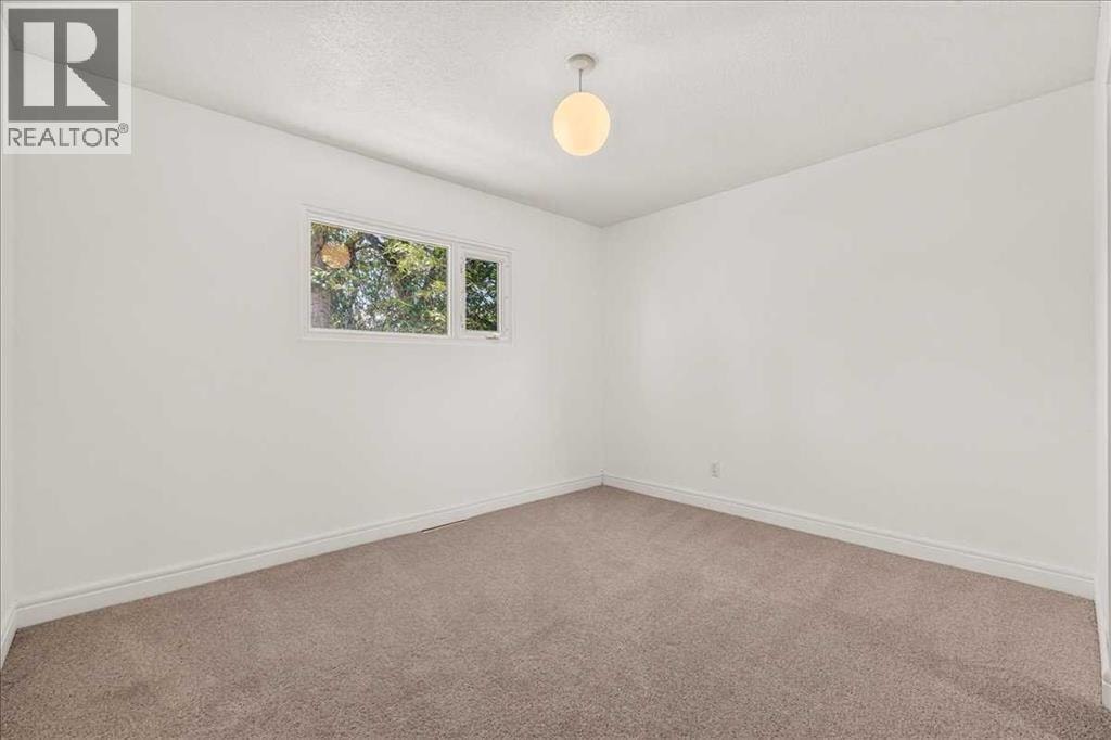 90 Armstrong Crescent SE — photo 19