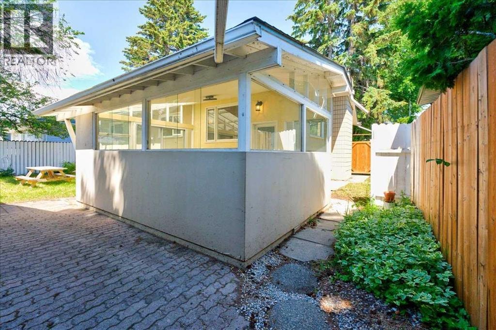 90 Armstrong Crescent SE — photo 32