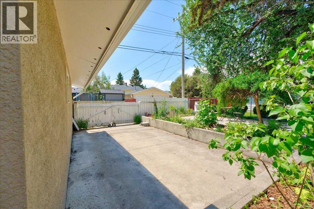 90 Armstrong Crescent SE — photo 41
