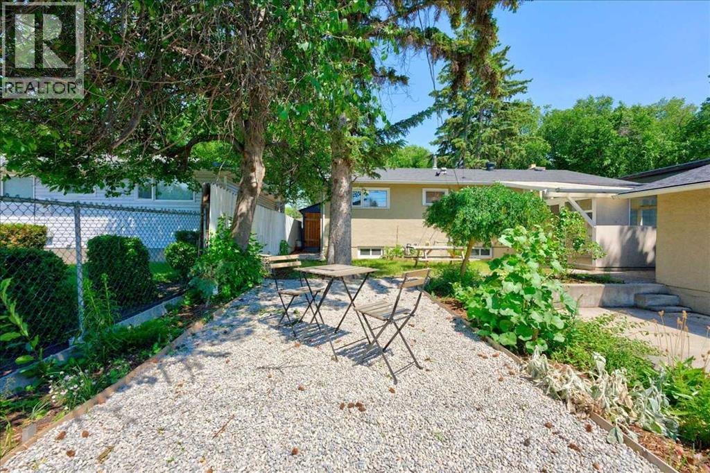 90 Armstrong Crescent SE — photo 36
