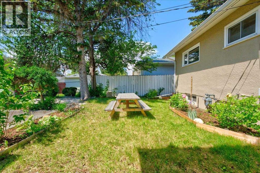 90 Armstrong Crescent SE — photo 35