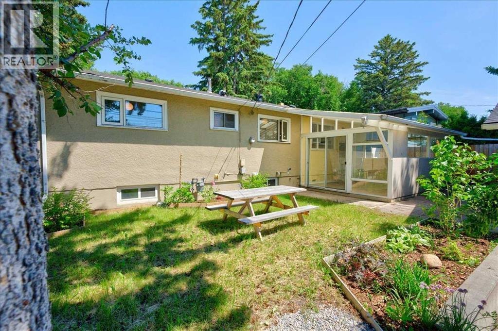 90 Armstrong Crescent SE — photo 37