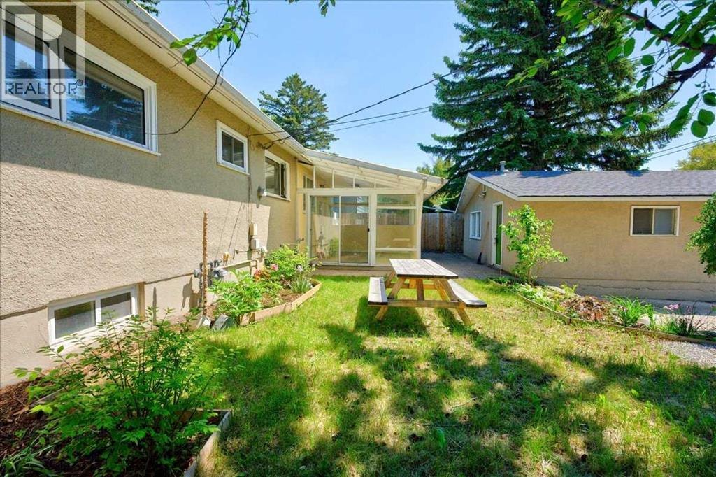 90 Armstrong Crescent SE — photo 38