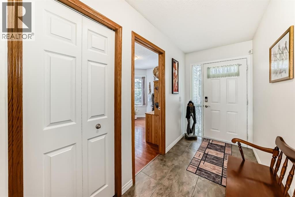 157 Hawkstone Manor NW — photo 3