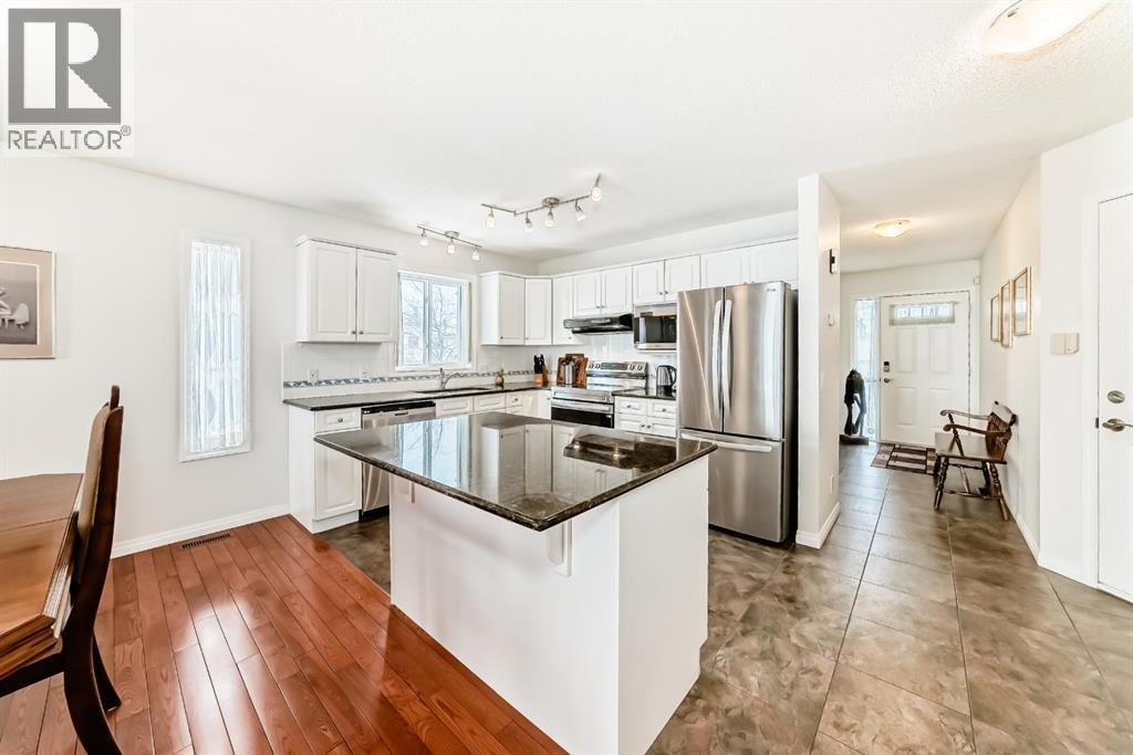 157 Hawkstone Manor NW — photo 4