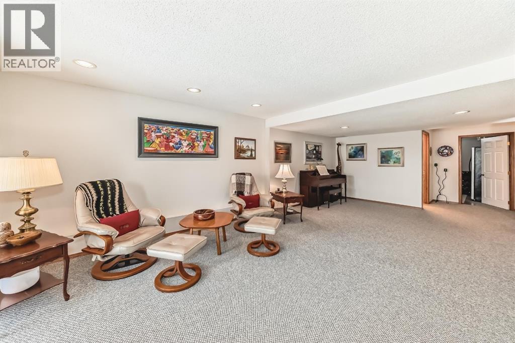 157 Hawkstone Manor NW — photo 35