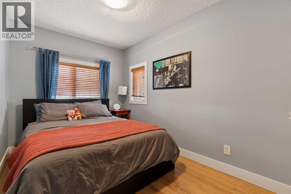 2235 27 Street SW — photo 32