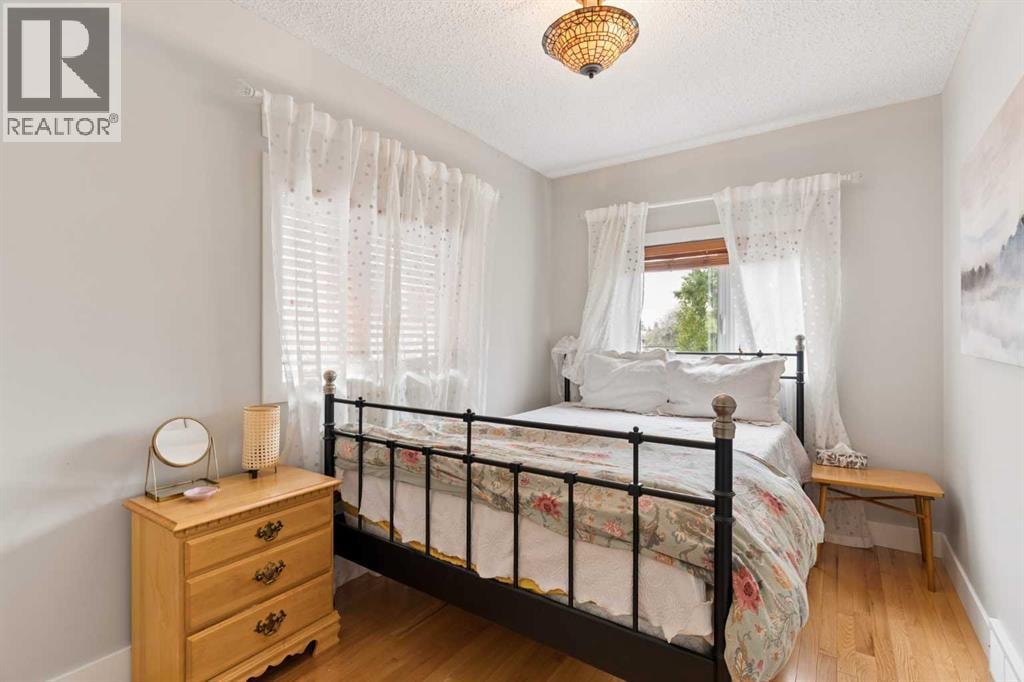 2235 27 Street SW — photo 31