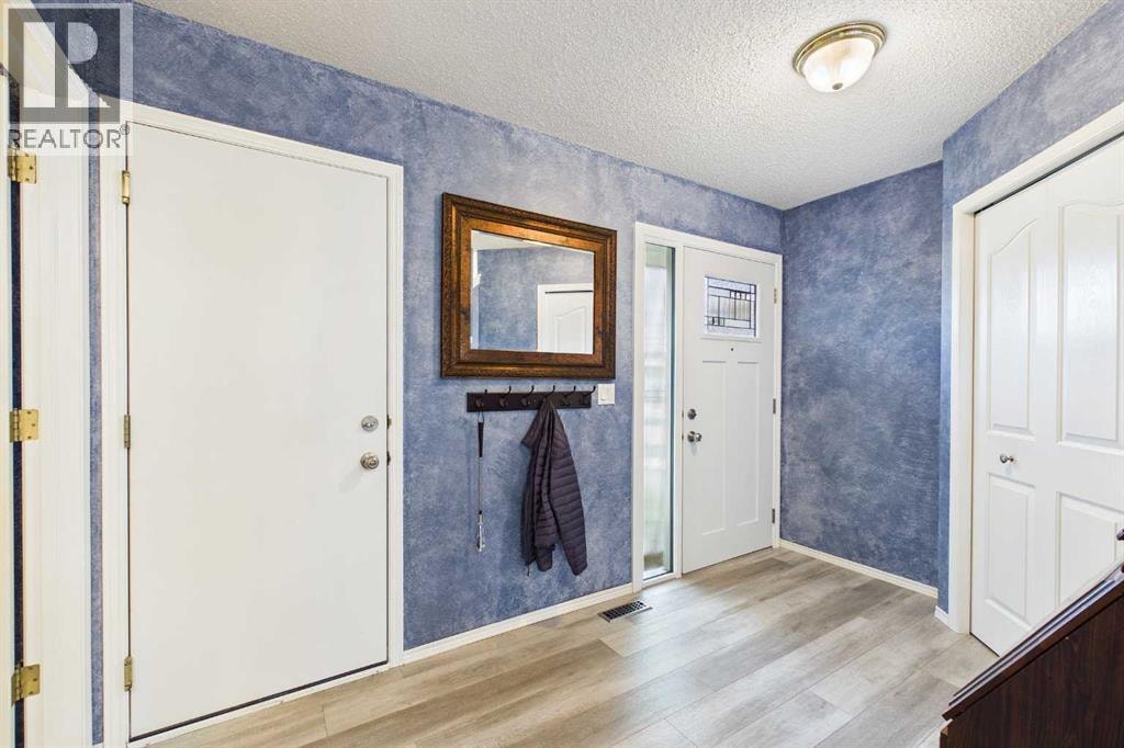 225 Bridlewood Court SW — photo 3