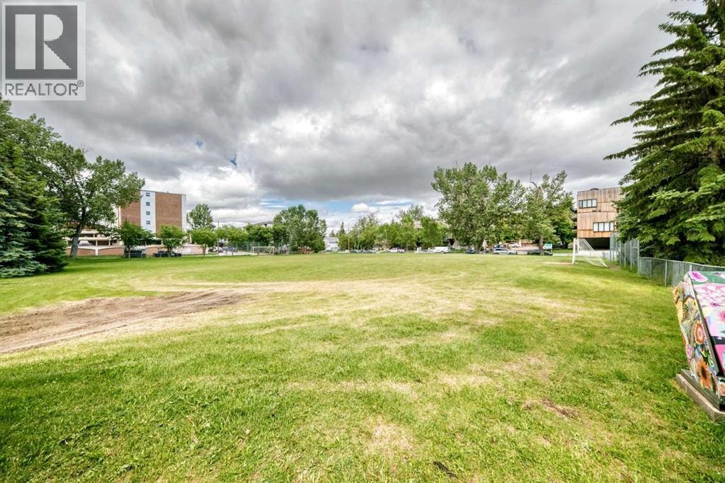 2405 17 Street SW — photo 46