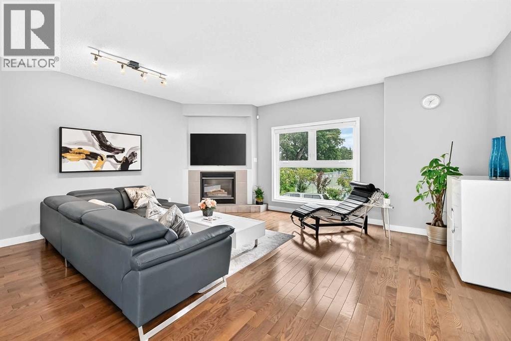 2405 17 Street SW — photo 4