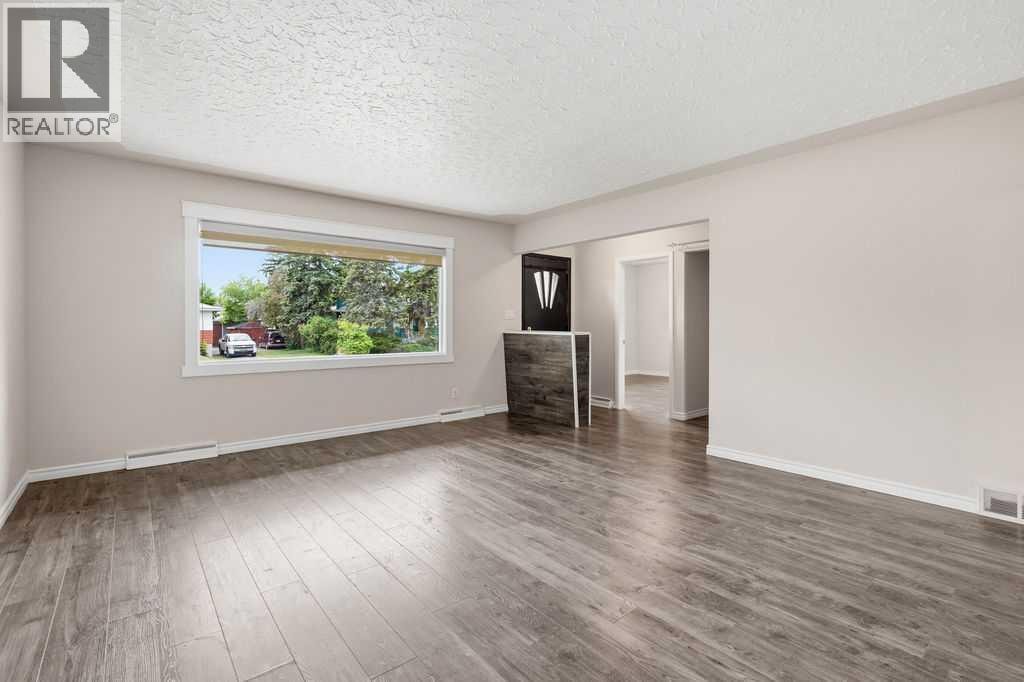 7428 23 Street SE — photo 8