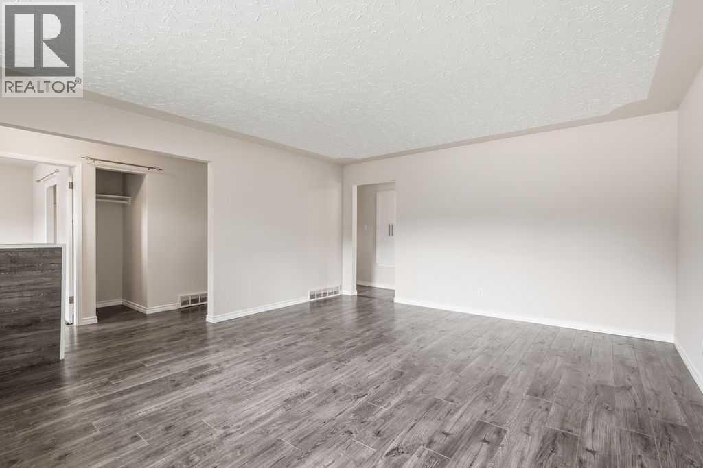 7428 23 Street SE — photo 9
