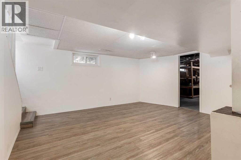 7203 5 Street SW — photo 28