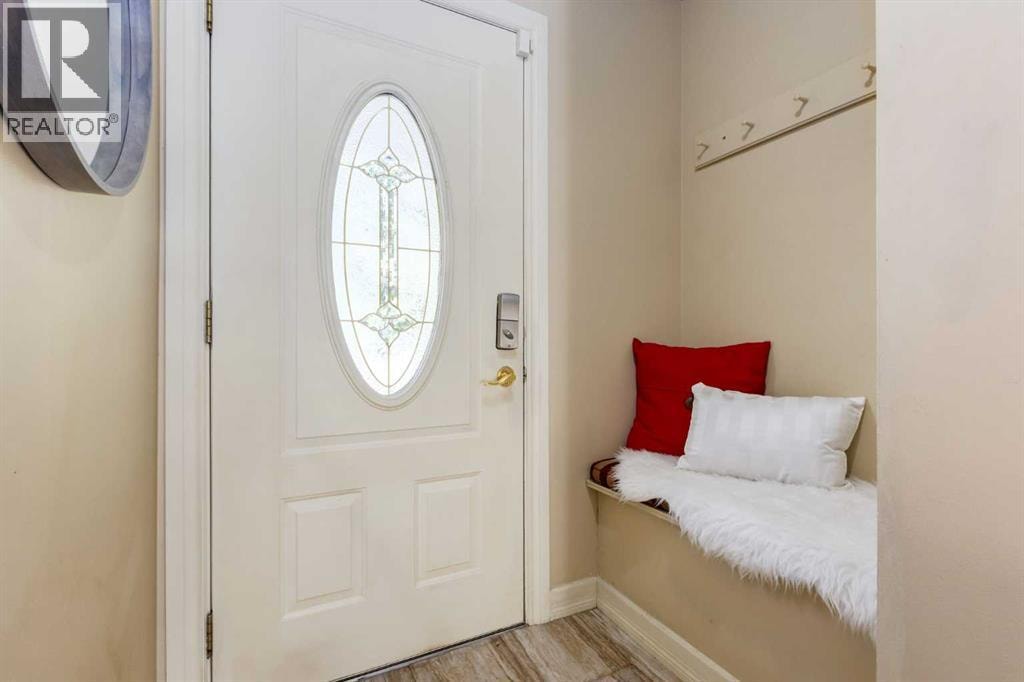 7203 5 Street SW — photo 2