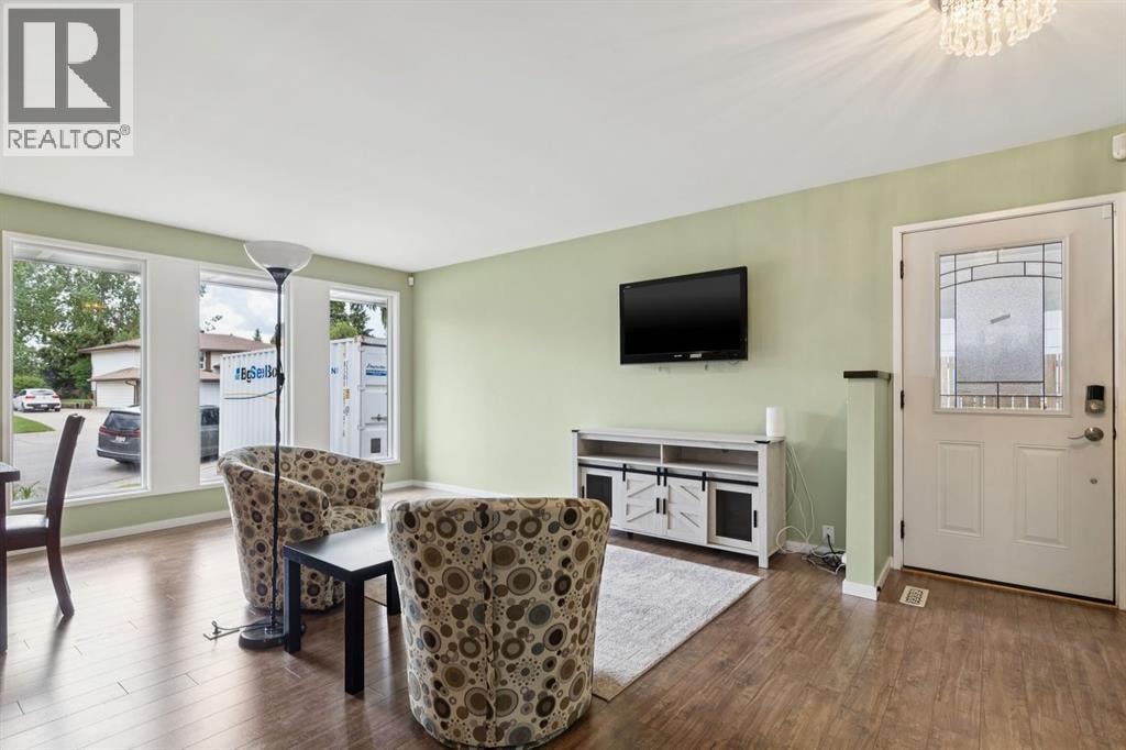 28 Cantrell Bay SW — photo 3