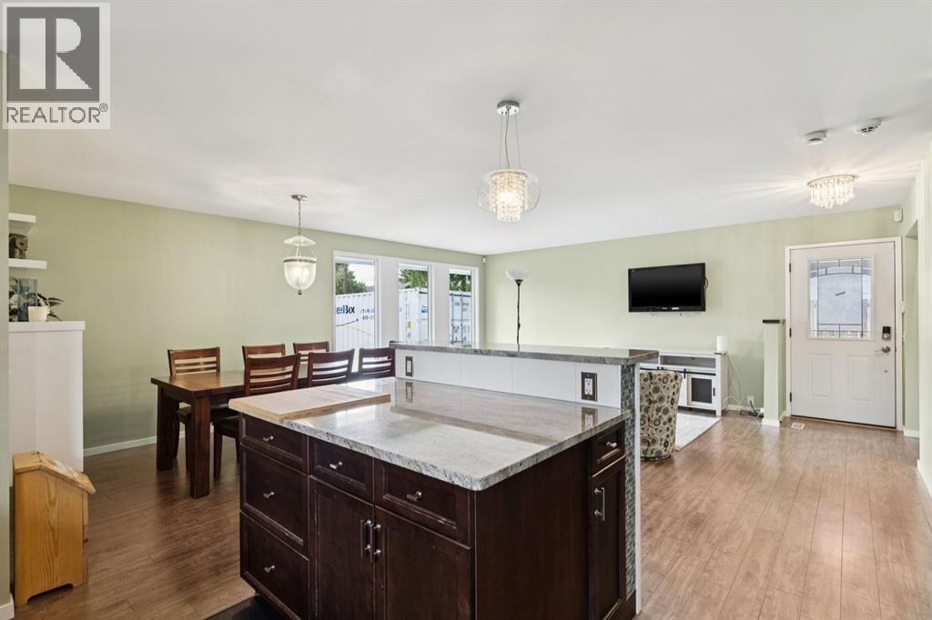 28 Cantrell Bay SW — photo 11