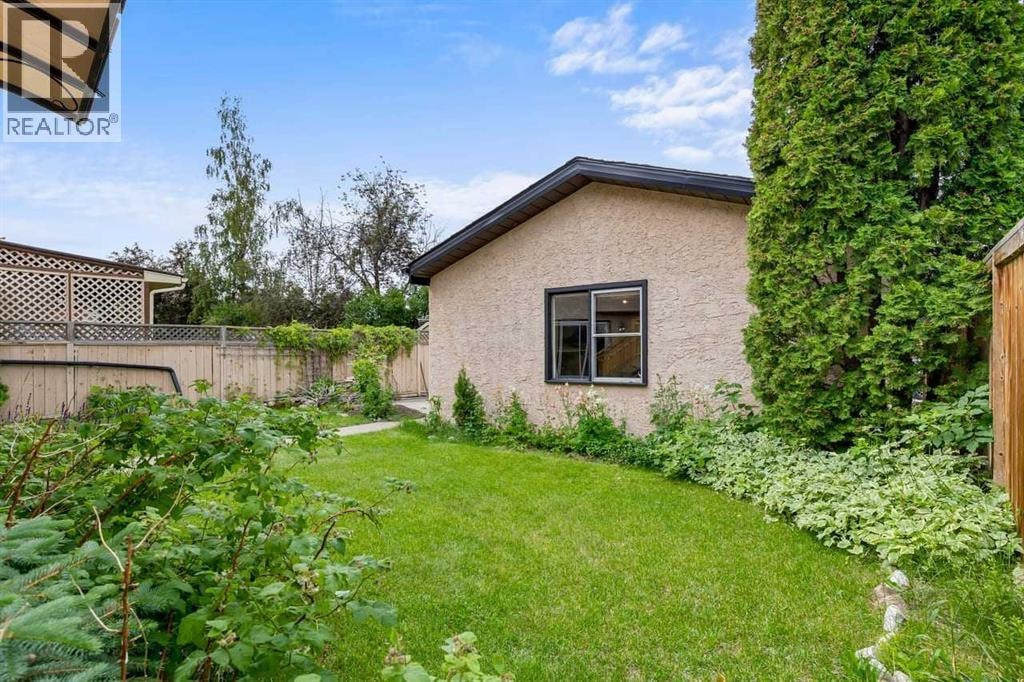 266 Shawnessy Drive SW — photo 3