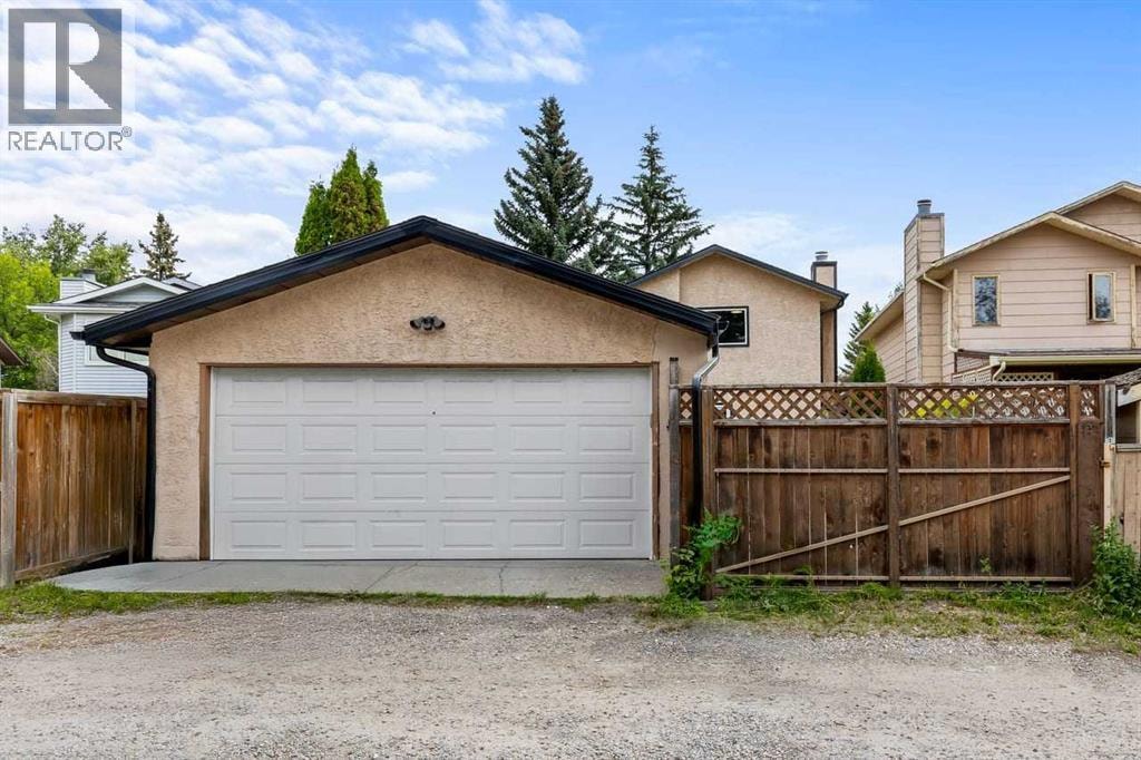 266 Shawnessy Drive SW — photo 2