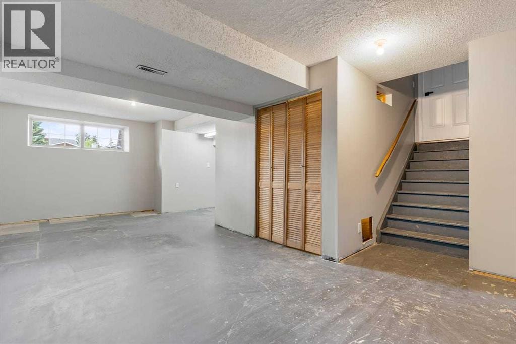 266 Shawnessy Drive SW — photo 22
