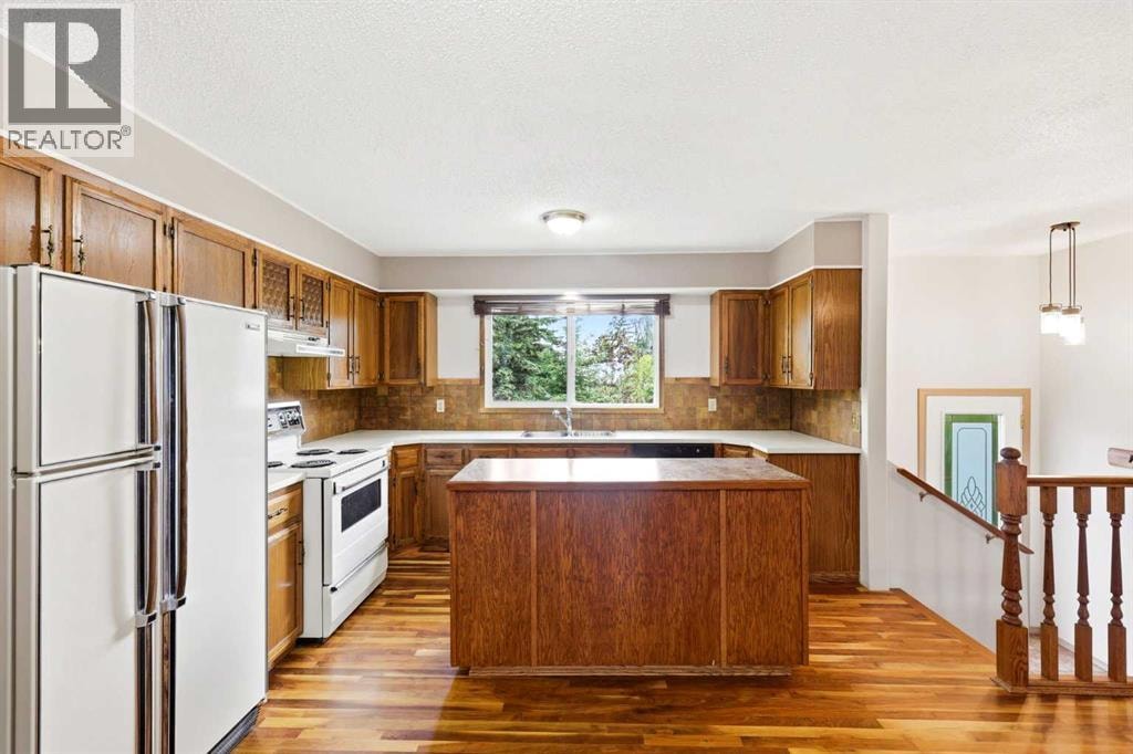 1251 Hunterquay Hill NW — photo 11