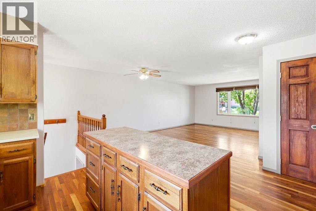 1251 Hunterquay Hill NW — photo 14