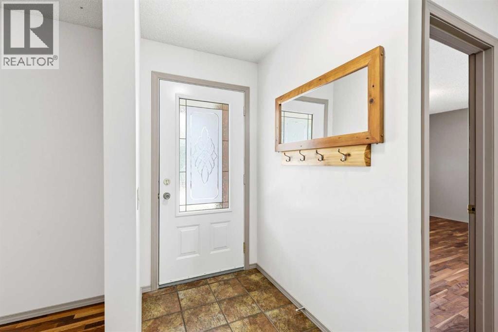 1251 Hunterquay Hill NW — photo 5