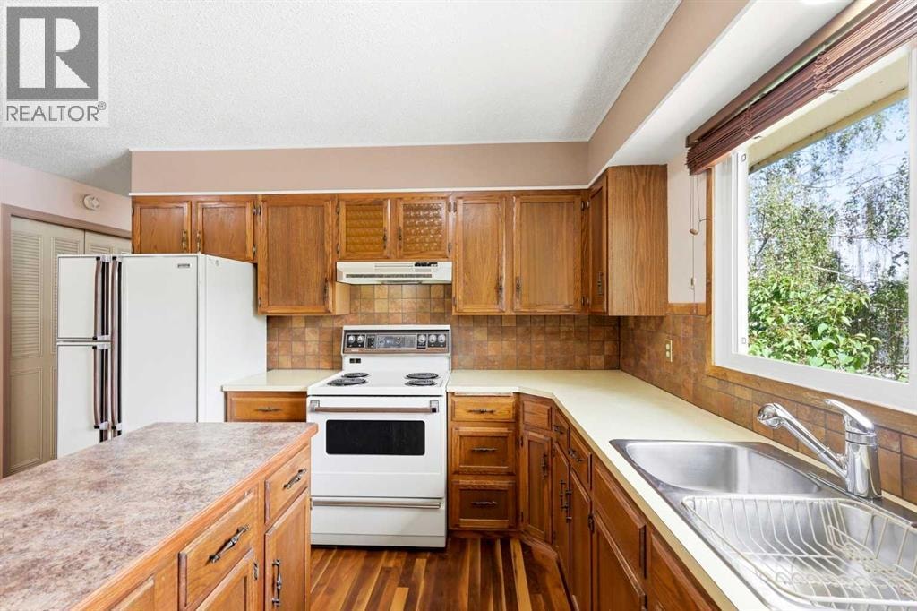 1251 Hunterquay Hill NW — photo 13