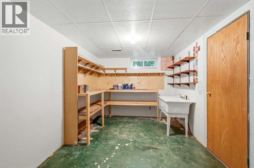1251 Hunterquay Hill NW — photo 32