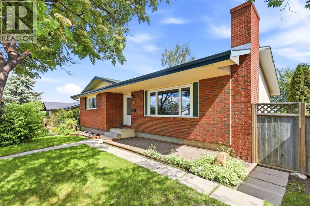 1251 Hunterquay Hill NW — photo 4