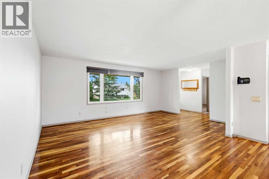 1251 Hunterquay Hill NW — photo 8