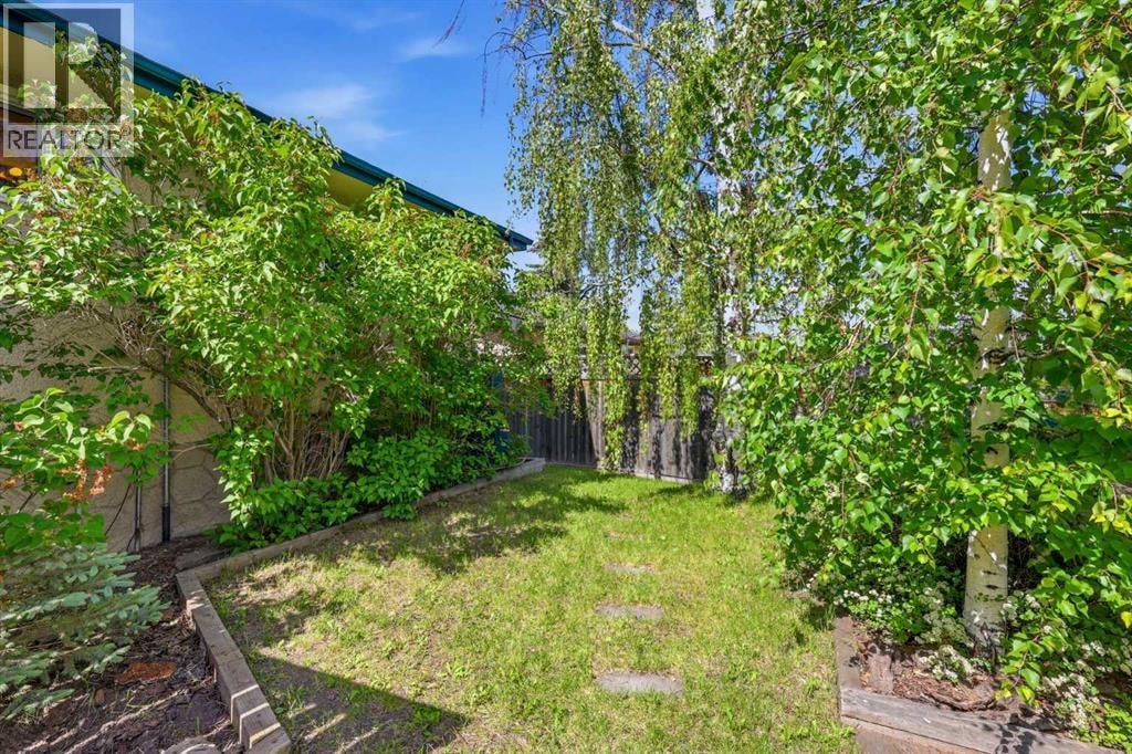 1251 Hunterquay Hill NW — photo 35