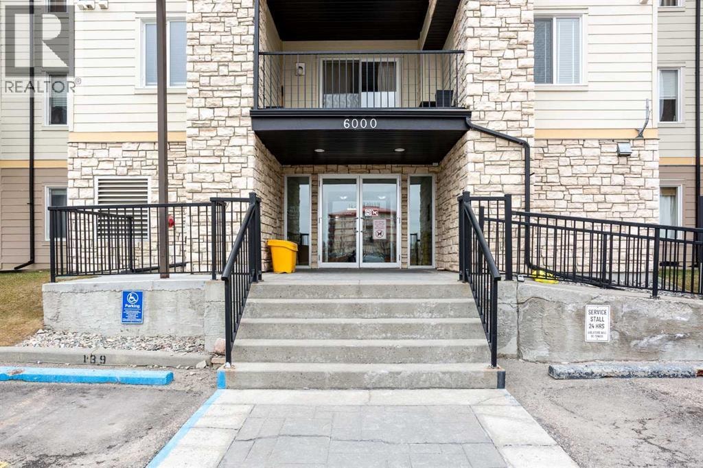 6405, 304 Mackenzie Way SW — photo 4