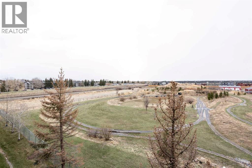 6405, 304 Mackenzie Way SW — photo 2