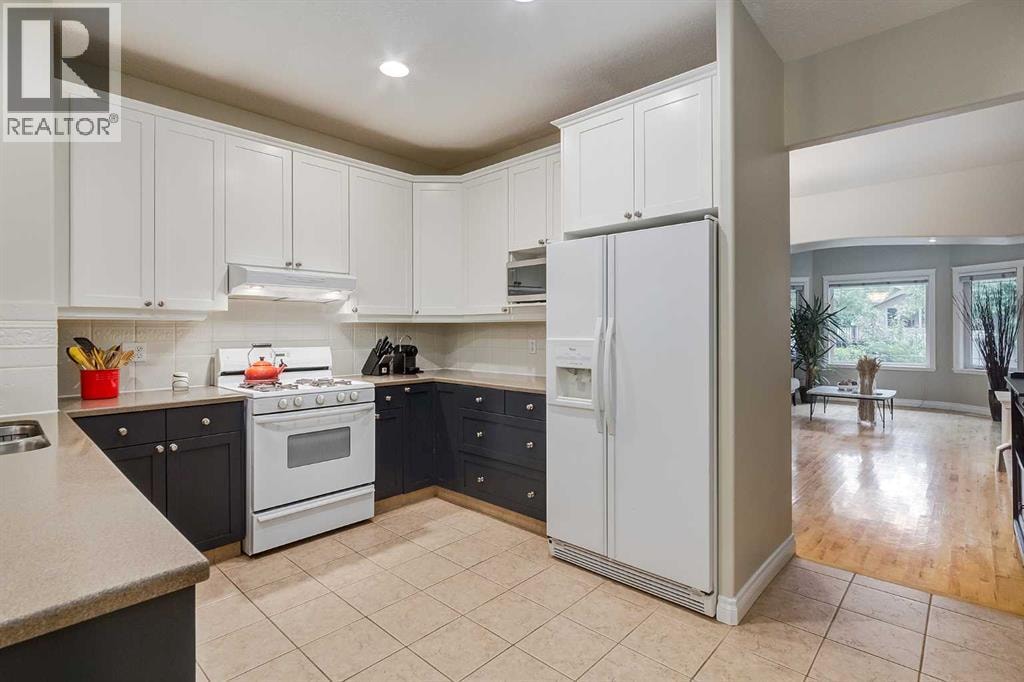 310 8 Avenue NE — photo 11
