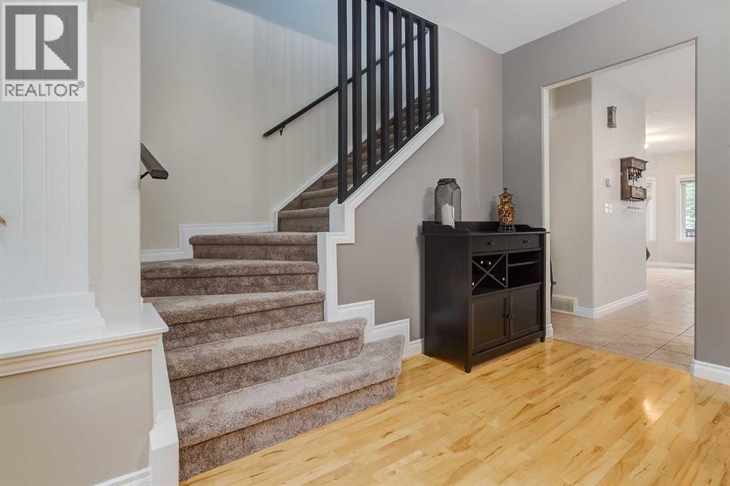 310 8 Avenue NE — photo 16