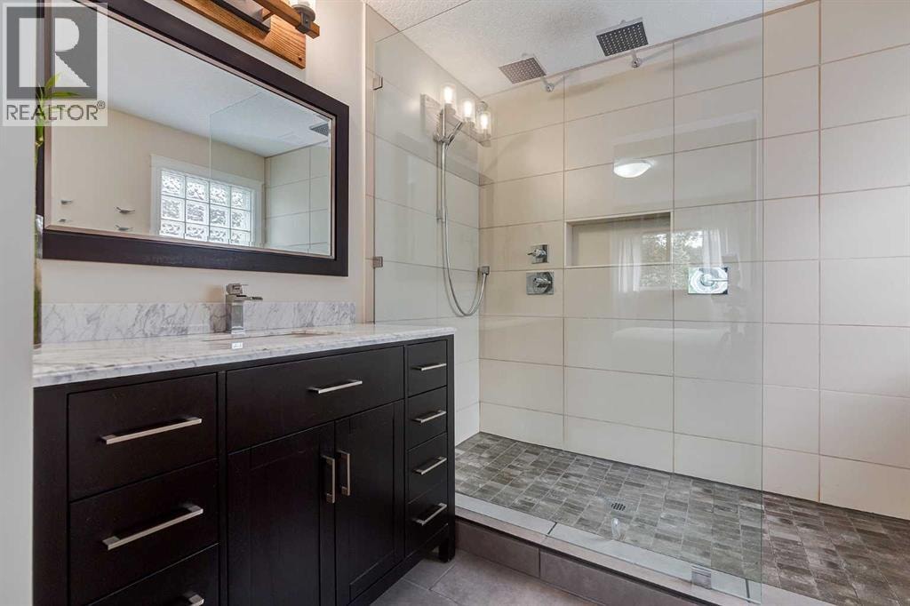 310 8 Avenue NE — photo 20