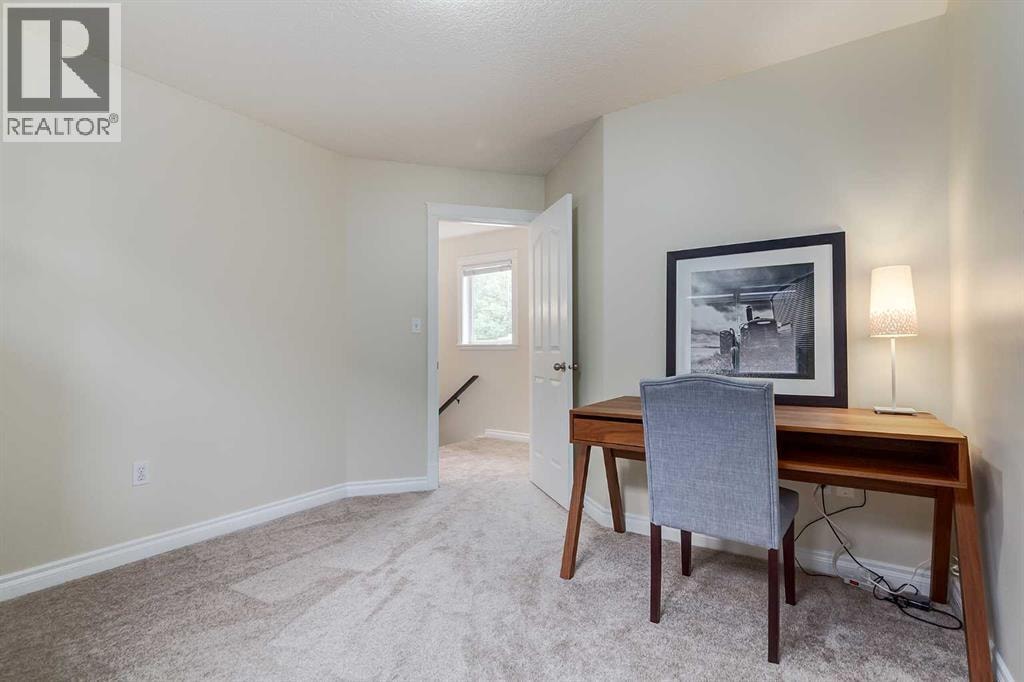 310 8 Avenue NE — photo 23