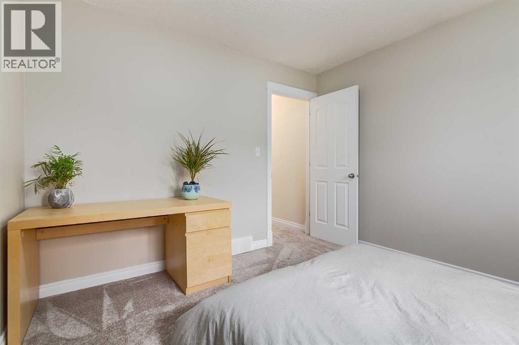 310 8 Avenue NE — photo 26