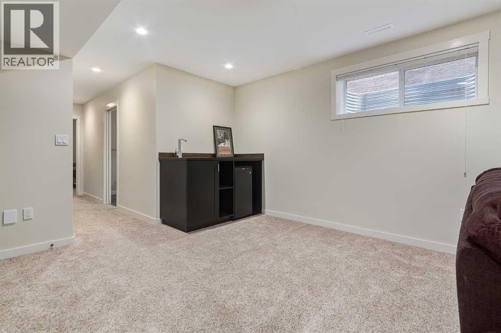 310 8 Avenue NE — photo 31