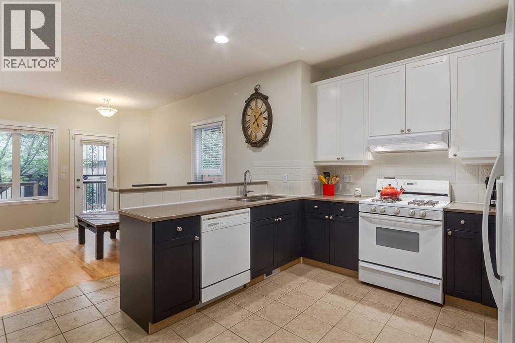 310 8 Avenue NE — photo 9